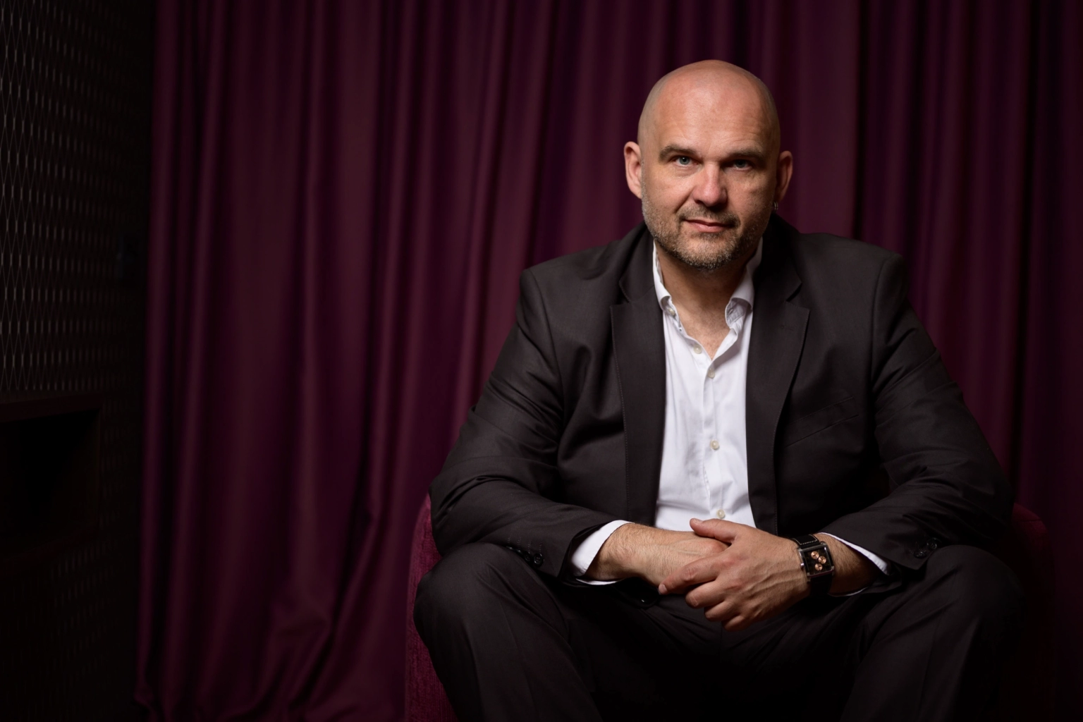 Outdoor & Indoor Portrait Session with Pop-Rock Singer Igor Vukojević | Doboj | Photos by Sinisa Zec Studio